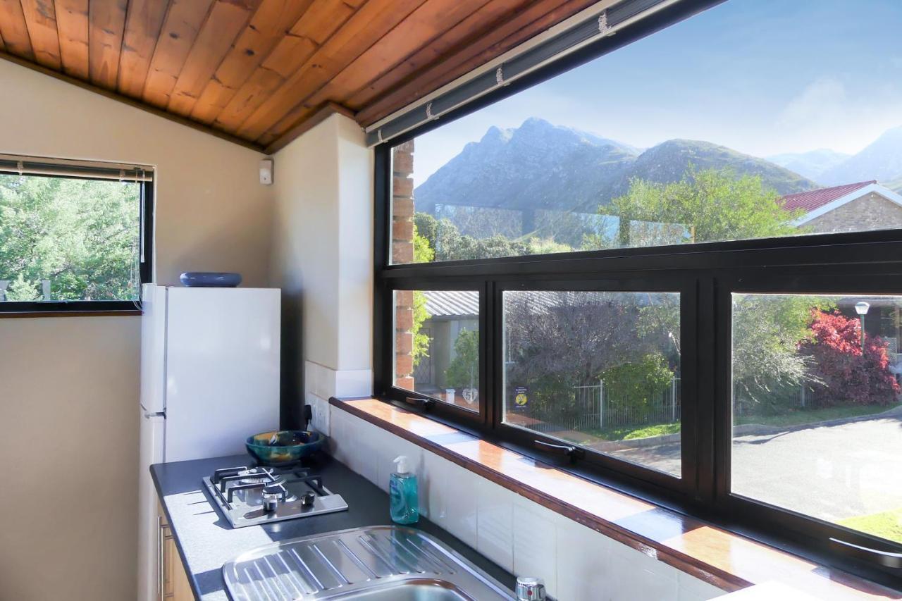 Shalom Self Catering Hotel Kleinmond Exterior photo